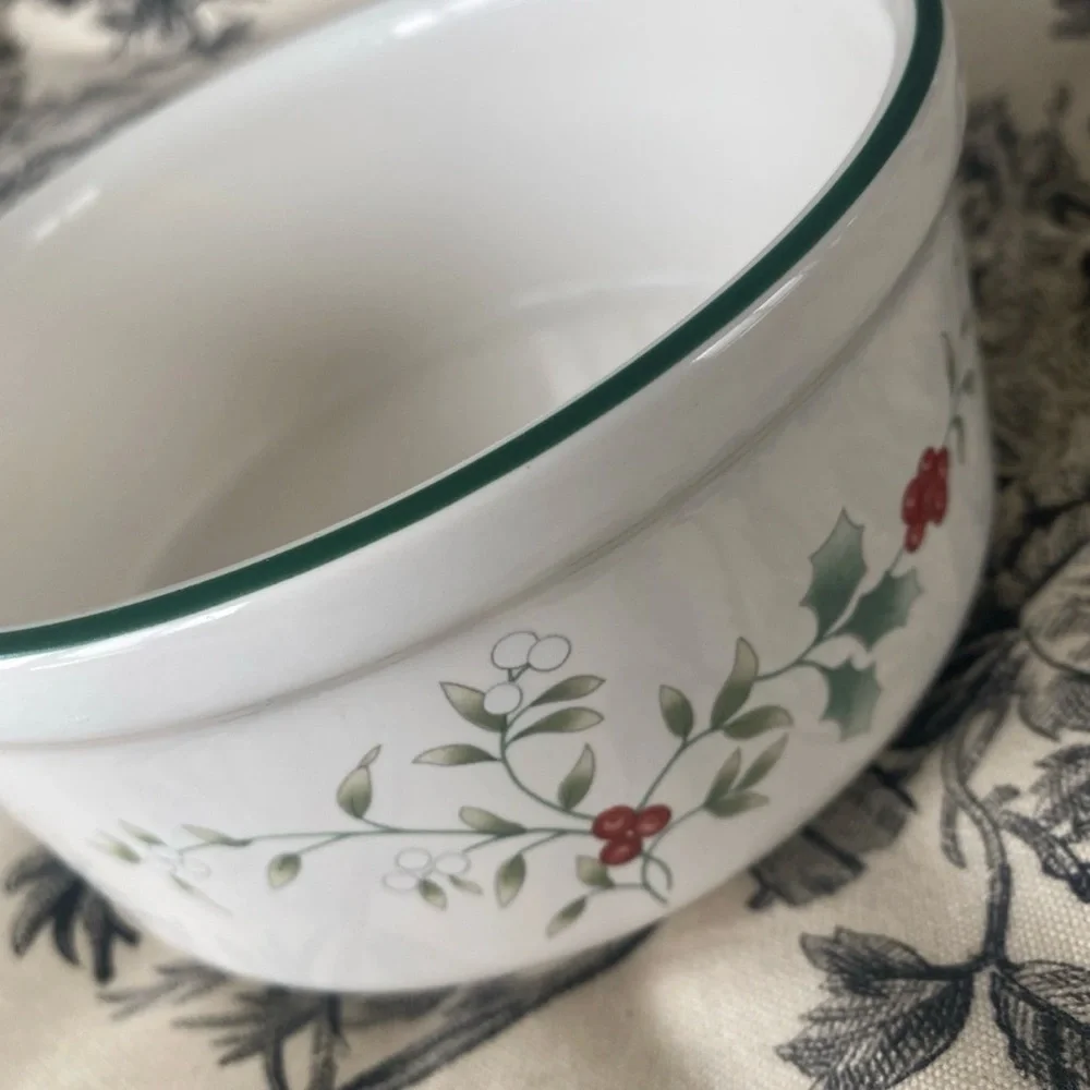 Pfaltzgraff WINTERBERRY Christmas Kitty Cat Food/Water Bowl RARE!